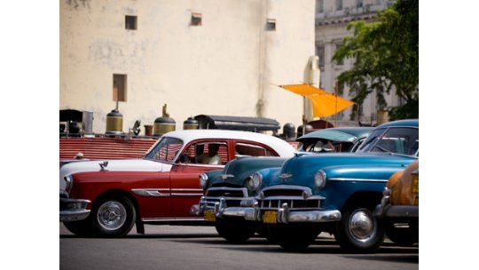 Cuba autoriza importación de autos, prohibida durante 50 años