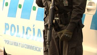 un joven se encuentra internado tras recibir varios impactos de arma de fuego en un almacen