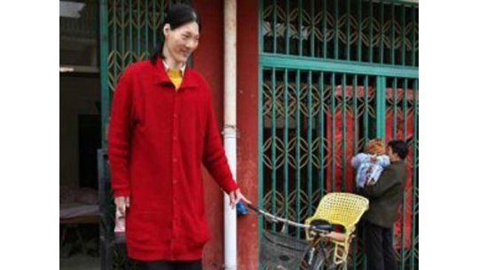 La mujer más alta del mundo murió tras 40 años de sufrimiento