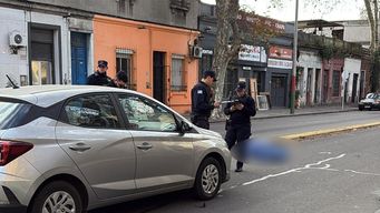 una mujer murio tras ser embestida por un auto en san martin y berthelot