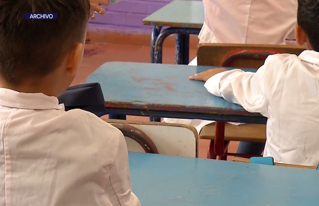 alumnos-escuela-aula-salon-de-clases-educación