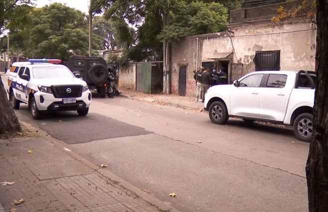 Allanamiento en Villa Española este martes, luego del doble homicidio.