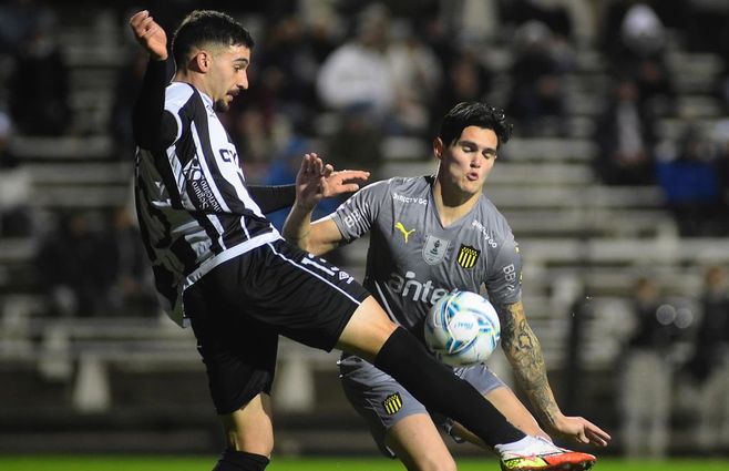 Peñarol y Wanderers en Parque Viera Foco Uy (1).jpeg