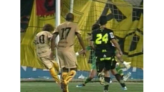 Peñarol le ganó 2 a 1 al Aris Salónica de Grecia