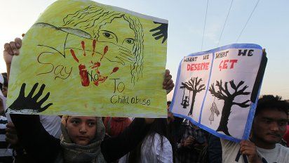 dos casos de violacion a ninas estremecen a la sociedad india