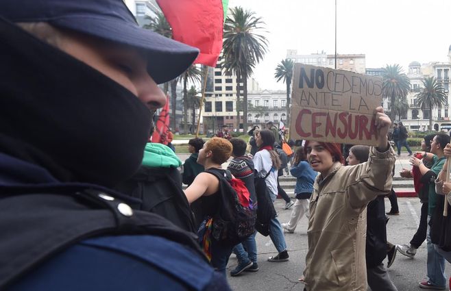 Marcha de sindicatos de la educación. Foto: Foco Uy