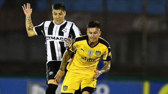 Wanderers le ganó 2-0 a Peñarol que perdió el invicto del Apertura en el Centenario