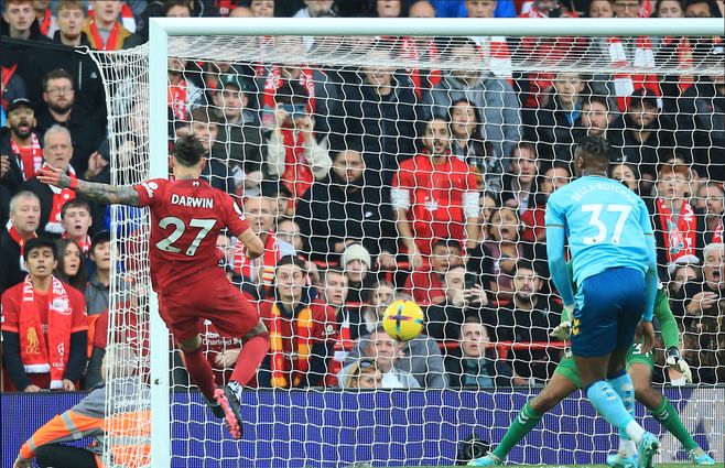 Darwin Núñez convierte para Liverpool ante Southampton. AFP.