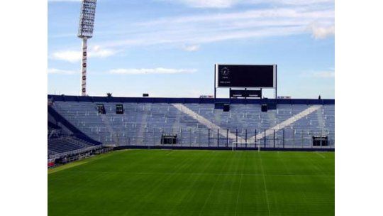 Envuelto en una bandera, hallan a barrabrava en estadio de Vélez