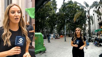 Los dos ángulos de la imagen, lo que se ve en la calle y lo que observan los policías desde la cámara del tótem.