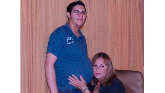 Se casó el primer hombre embarazado en Argentina