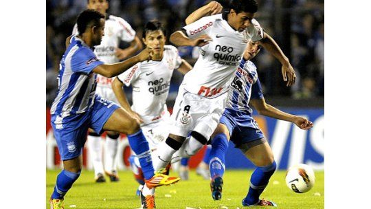 Corinthians busca clasificación ante Emelec con esquema ofensivo
