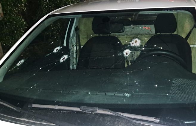 Foto cedida a Subrayado. Impactos de bala en el patrullero.