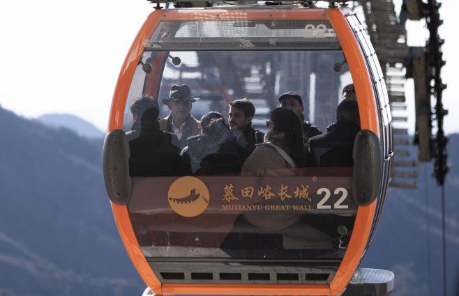 Orsi y parte de la delegación oficial en la Gran Muralla China. Foto: Presidencia.