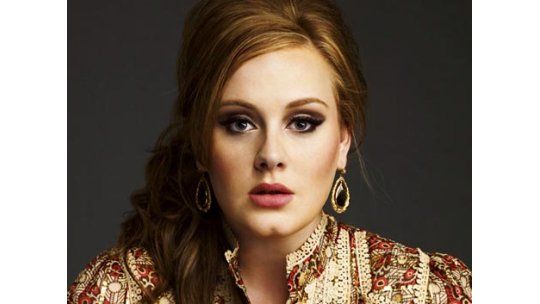 La cantante británica Adele dio a luz a un niño