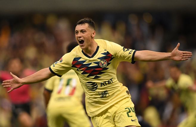 Viñas con la camiseta del América. Llegó con un contrato por dos meses y sorprendió a todos