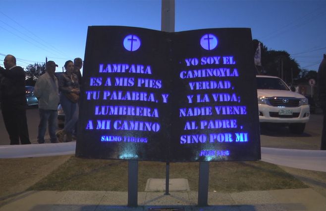 monumento-biblia-melo.jpg