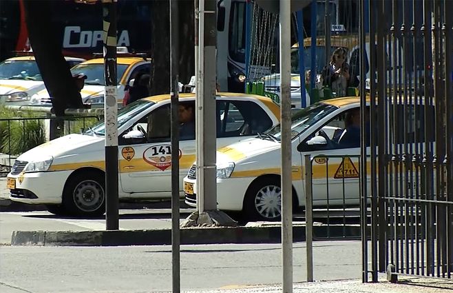 taxis-transito-calle.jpg