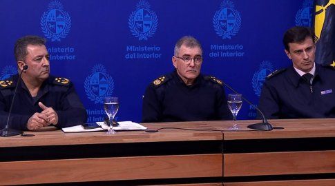 Foto: Subrayado. De izquierda a derecha: subdirectores de la Policía Robert Tarocco y Julio Sena; y jefe de Policía de Montevideo, Alfredo Clavijo.