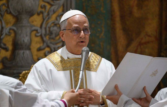 Papa León XIV en su primera misa. Foto: AFP.
