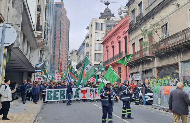 FOEB-marcha-ciudad-vieja-Valeria-de-los-Santos.jpg