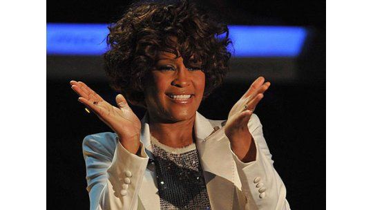 Whitney Houston murió ahogada tras consumir cocaína