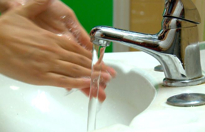 lavado-de-manos-manitas-agua.jpg
