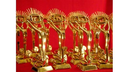 Se entregan los Premios Iris; desde las 21.30 por Canal 10