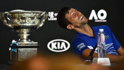 djokovic no da opcion a nadal y escribe la historia en australia