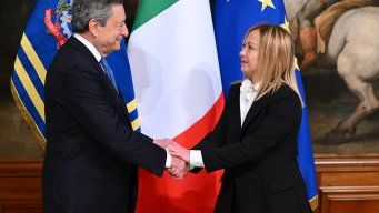 giorgia meloni, primera mujer en dirigir italia, asume oficialmente su cargo