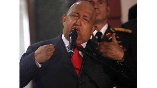 Jóvenes se raparon la cabeza en solidaridad con Chávez