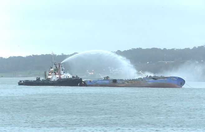 buque-coreano-puerto-incendio.jpg