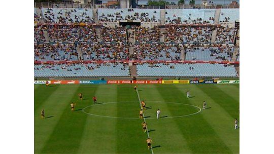 Peñarol le gana 5 a 0 a Miramar en el Centenario