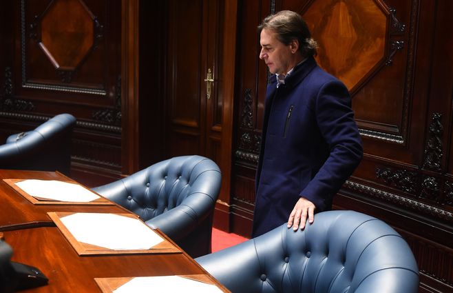 lacalle-pou-foco-uy-parlamento.jpg