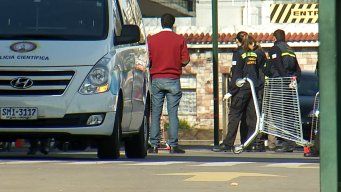 Foto: Subrayado, archivo. Policía trabaja en estacionamiento del supermercado tras asalto.
