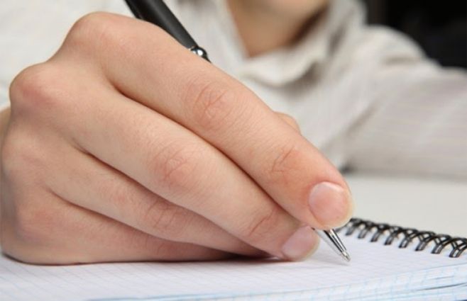 estudiante-escribe.jpg