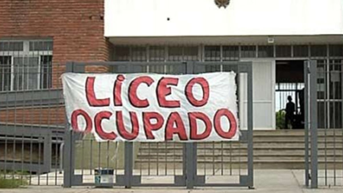 Paro en los liceos públicos de Montevideo este viernes