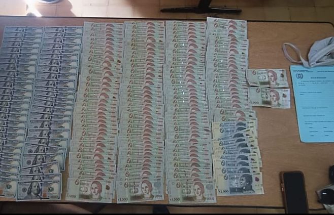 Foto cedida a Subrayado. Lo incautado al delincuente cuando pretendió salir del edificio.