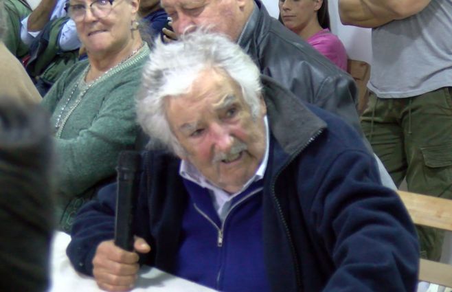 Mujica-con-productores-de-canelones.jpg