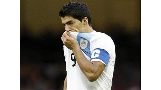 AUF retiró la confianza a vice de FIFA por críticas a Suárez