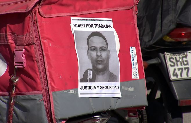 Foto: Subrayado. Movilización de repartidores en reclamo de justicia.