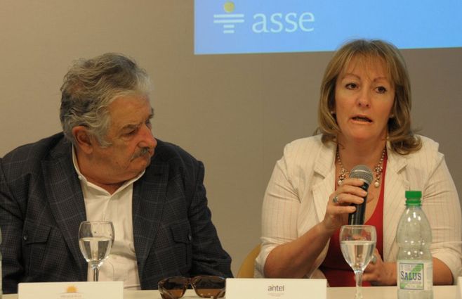 Mujica-con-Carolina-Cosse-ASSE.jpg