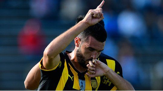 Peñarol le ganó a Cerro 3 a 0 en el Estadio Tróccoli