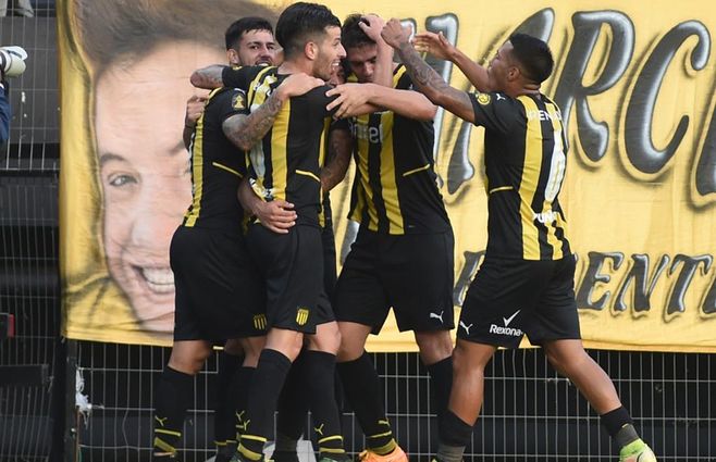 Peñarol festeja. Foto: FocoUy Dante Fernández.