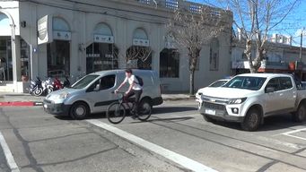 mas de 100 personas reclaman que intendencia de rio negro elimine multas por pisar linea blanca del semaforo