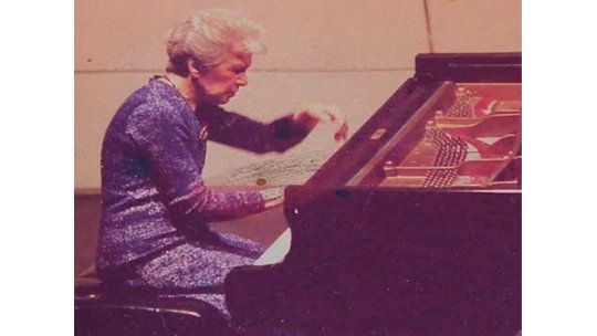 Con 93 años es una de las mayores pianistas de Uruguay