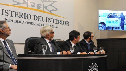 El subsecretario Vázquez, el ministro Bonomi, el director Layera y el actual senador Charles Carreras presentan resultados del programa de patrullaje de alta dedicación (PADO).