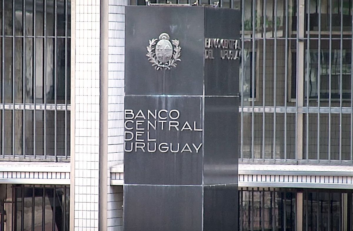 BCU propone que menores de edad no generen historial crediticio por préstamos que adultos pidan en su nombre