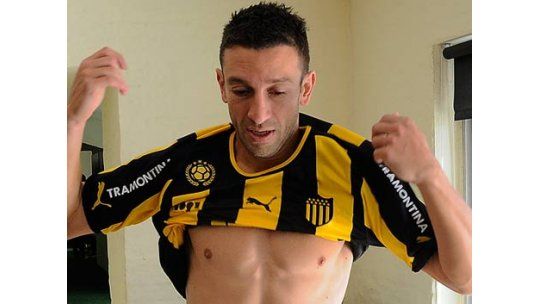 Finalmente Joe Bizera no debutará mañana en Peñarol ante Racing