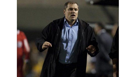 Diego Aguirre se queda en Peñarol por más sueldo y negocios